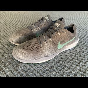 Nike Women’s Free Focus Flyknit 2 (Size 8.5)